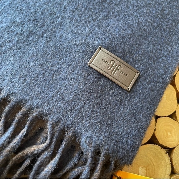 Hickey Freeman Solid Double Face Merino Wool Fringe Scarf Brown/Navy Reversible - Picture 13 of 16